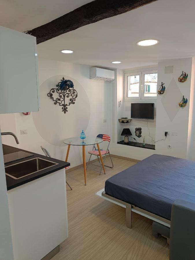 Le Maschere Di Palazzo Rosso. Apartment Genoa Luaran gambar